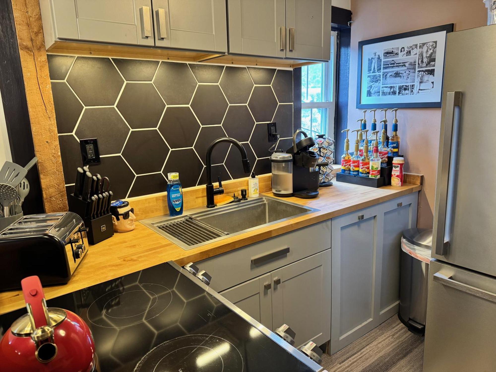 Stylish, Penn State-themed Historic Getaway 2 Blocks From Waterfront * Bellefonte