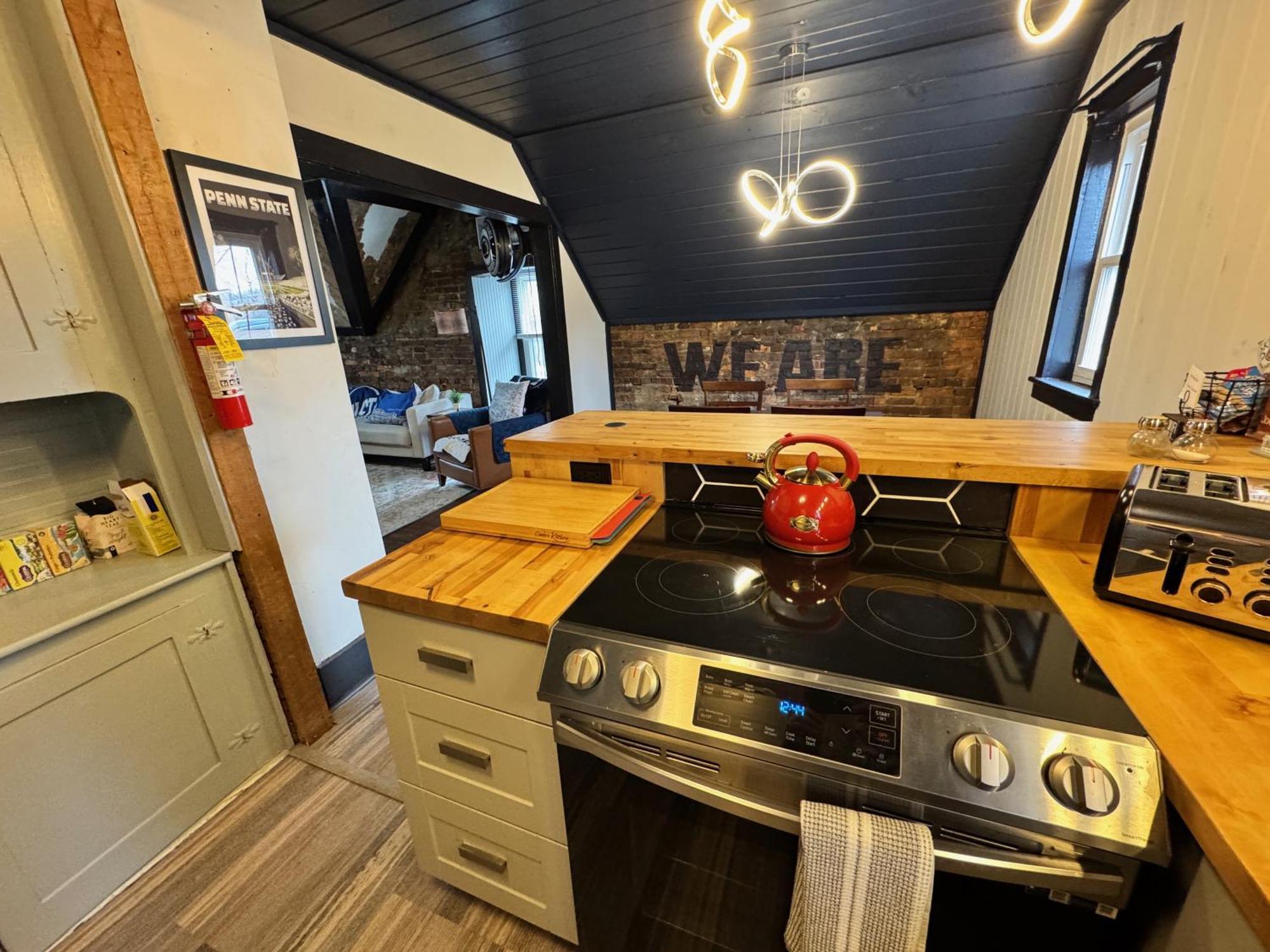 Stylish, Penn State-themed Historic Getaway 2 Blocks From Waterfront Apartment
